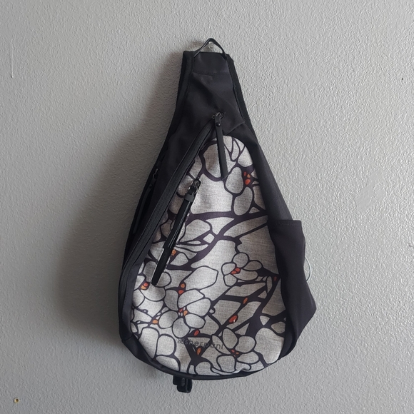 NEW Sherpani Esprit AT | Anti-Theft Sling - Picture 1 of 11